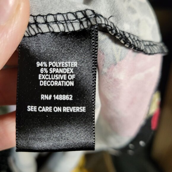 TORRID FLORAL AND LACE SHORT SLEEVE TOP SZ 3 - Picture 6 of 6